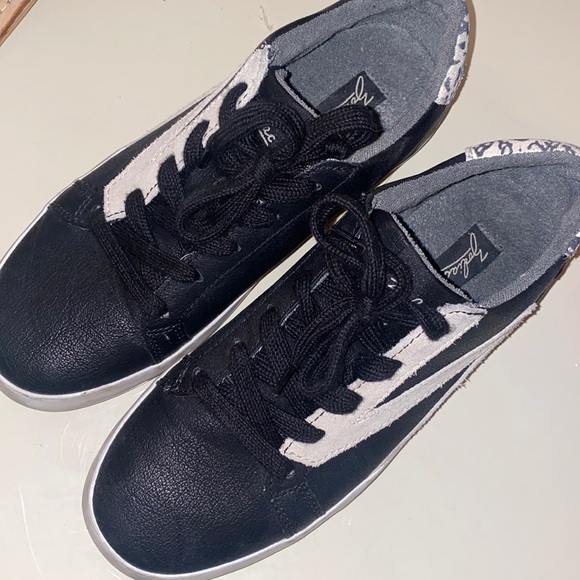🖤 Zodiac Sneakers 🖤 - Picture 1 of 5